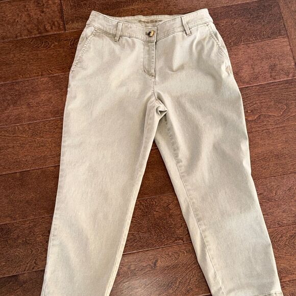 Tommy Bahama Women's Cropped Khaki Chinos, Size 4 EUC - Picture 1 of 6